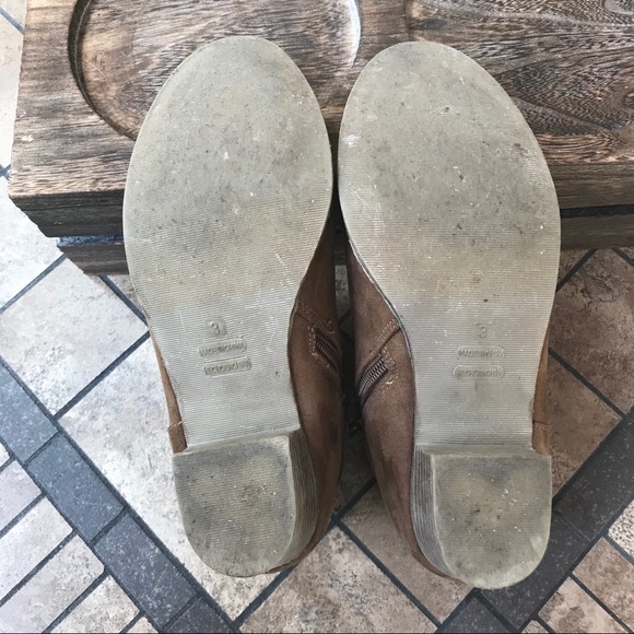 Old Navy Tan Suede-like Low Boots with Bow - Picture 6 of 12